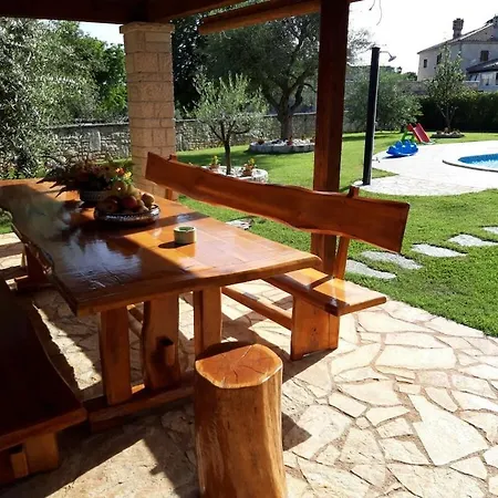 In Pore With Swimming Pool Holiday home
