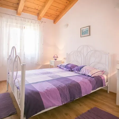 Holiday home In Pore With Swimming Pool